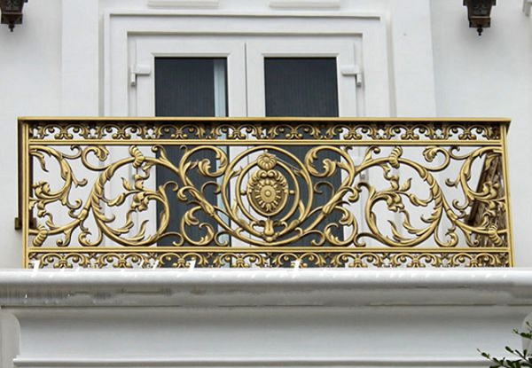 ảnh lan can ban công nhôm đúc mặt tiền.png