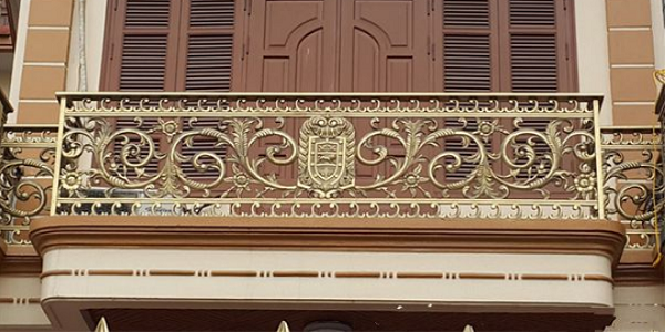 Hình ảnh ban công nhôm đúc đẹp.png