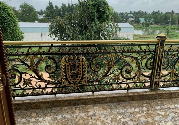 Hình ảnh lan can ban công nhôm đúc.jpg