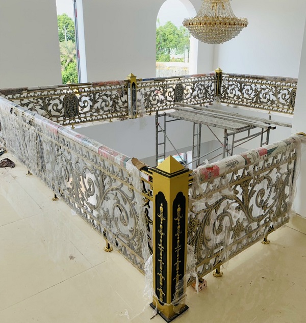 Hinh anh lan can ban cong nhom duc.jpg