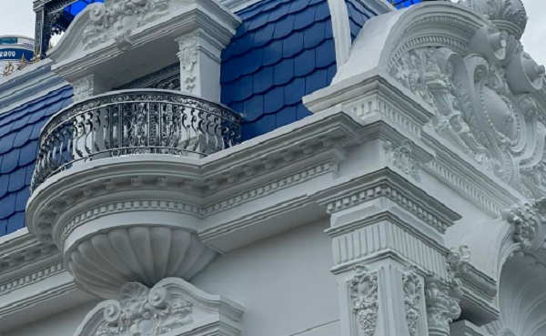 Làm lan can ban công nhôm đúc ở tai thành phố Hồ Chí Minh (2).jpg