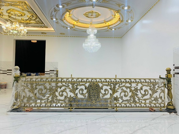 ban công nhôm đúc trong nhà.jpg