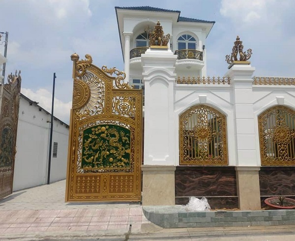 cổng nhôm đúc sài gòn tphcm.jpg