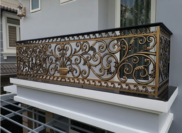hình ảnh lan can ban công nhôm đúc mặt tiền.png