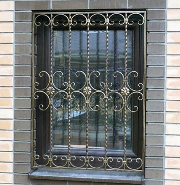 khung bảo vệ cửa sổ đẹp kiến trúc tân cổ điển Châu Âu
