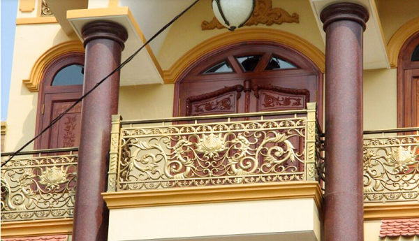 lan can ban công nhôm đúc hợp kim đẹp.png