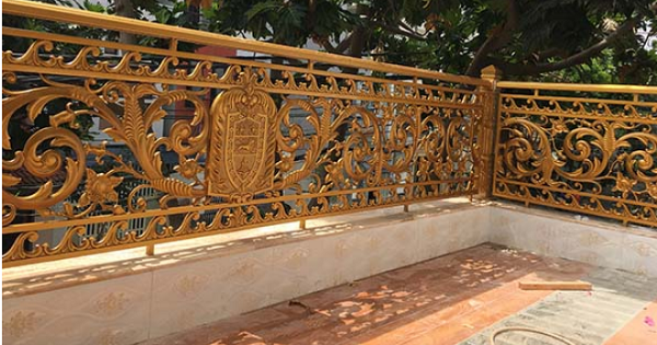 lan can ban công nhôm đúc hợp kim.png