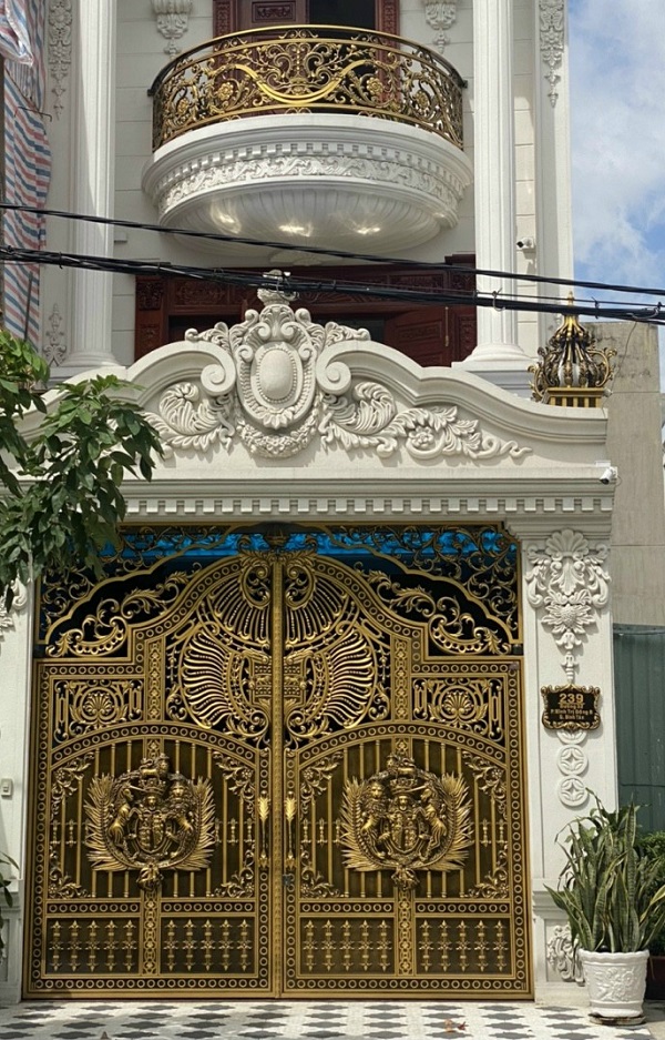 mẫu cổng nhôm đúc cao cấp sài gòn.jpg