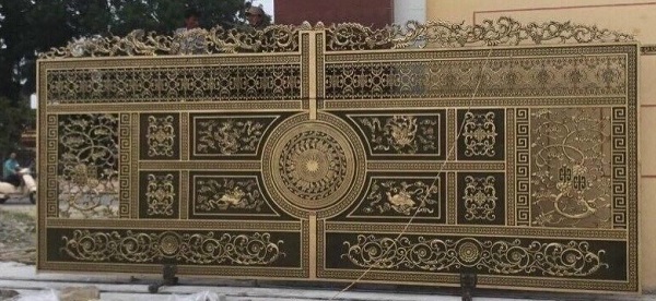 mẫu cửa cổng nhôm đúc sài gòn tphcm.jpg