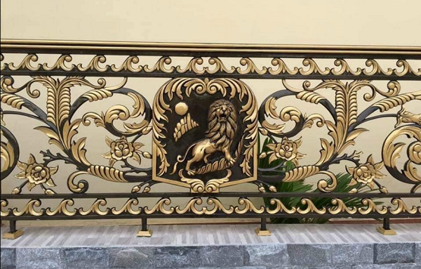 những mẫu nhôm đúc lan can mặt tiền đẹp nhất.png