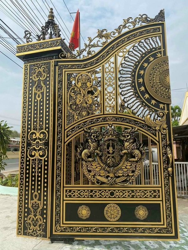 trụ cổng nhôm đúc.jpg